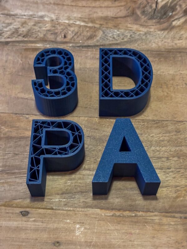 Unieke 3D geprinte gevel letters op maat 50mm dik